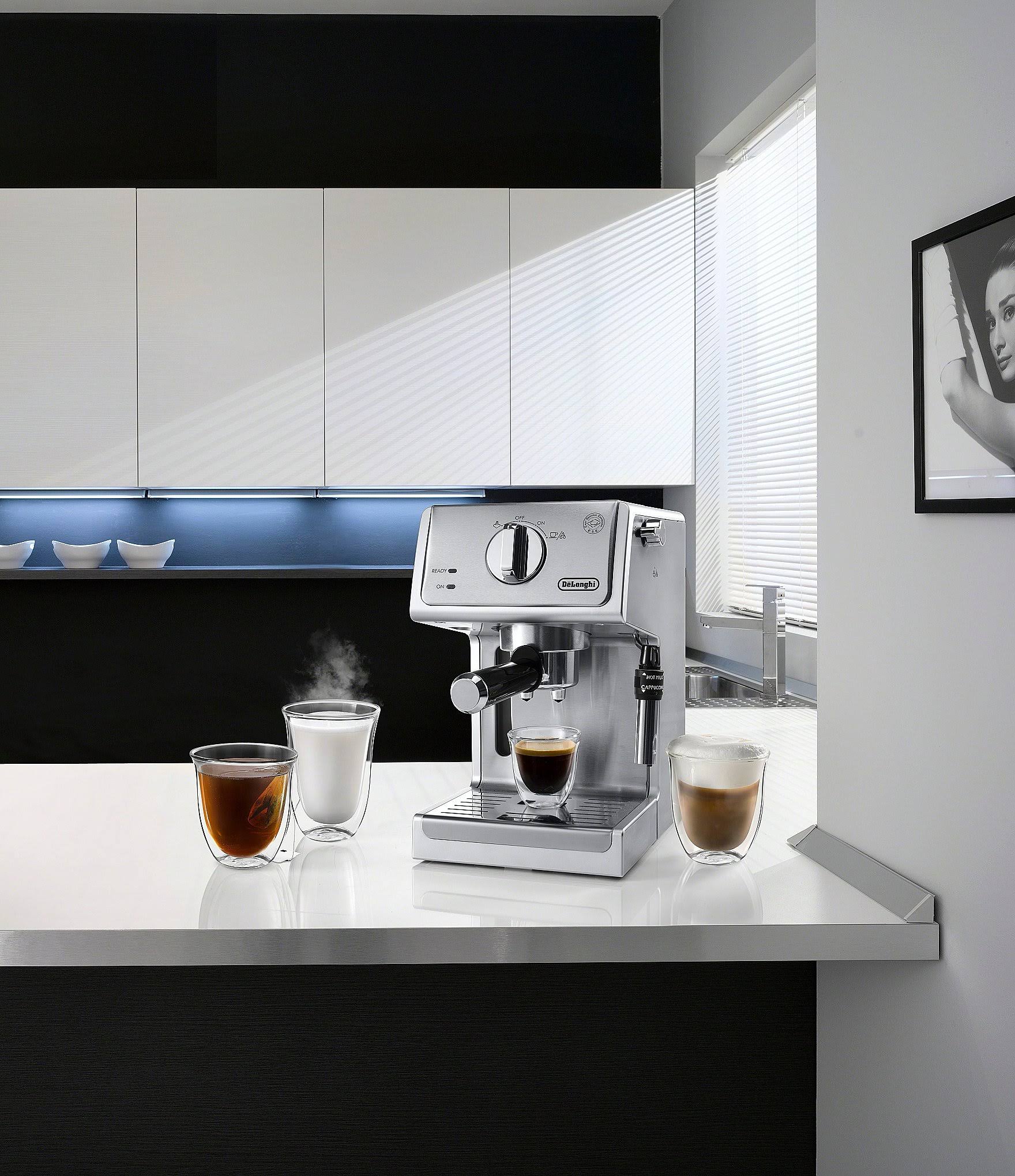 15-Bar Pump Espresso & Cappuccino Machine O10983