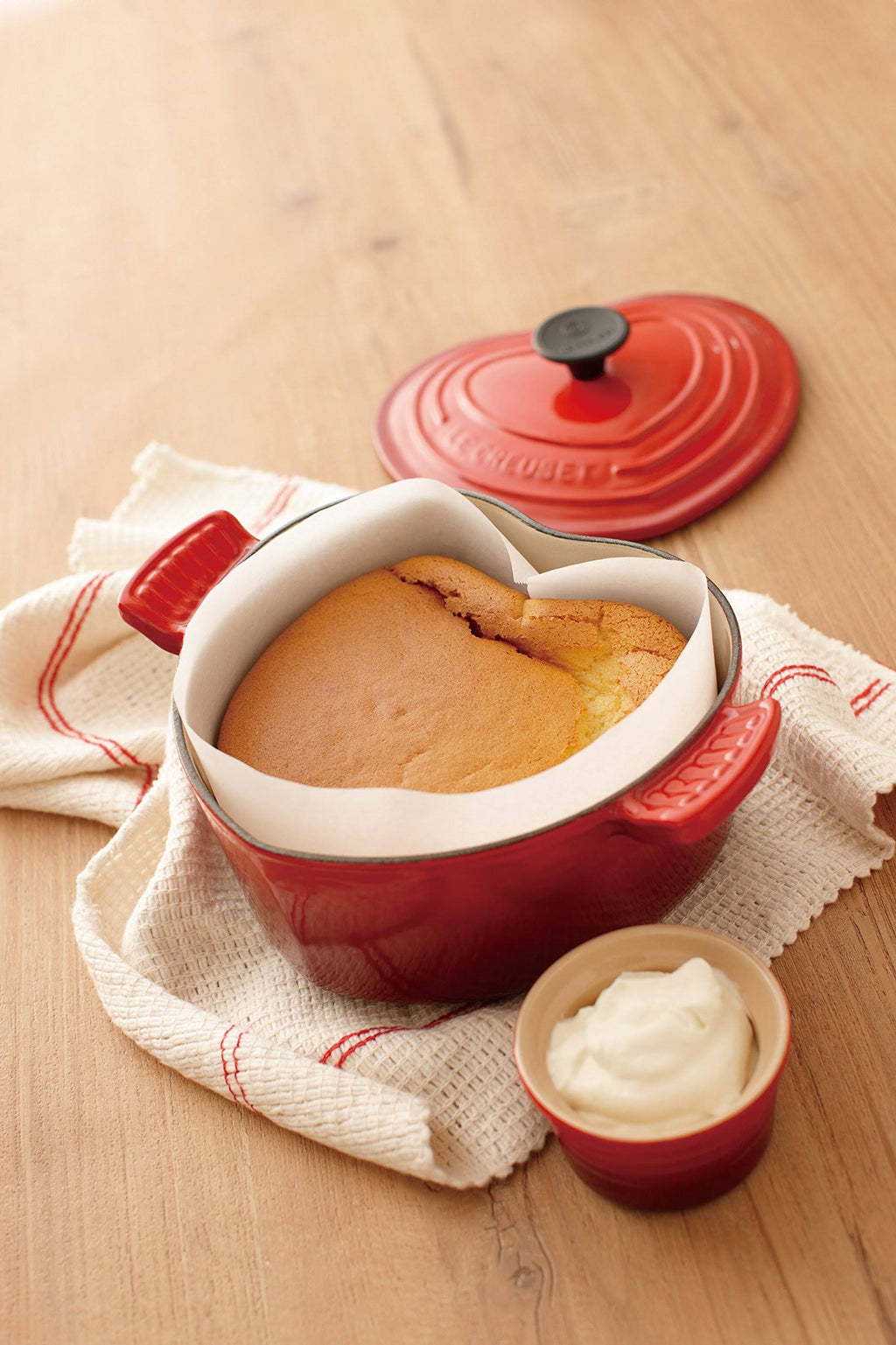 Enameled Cast-Iron 2-Quart Heart Casserole Red V84295
