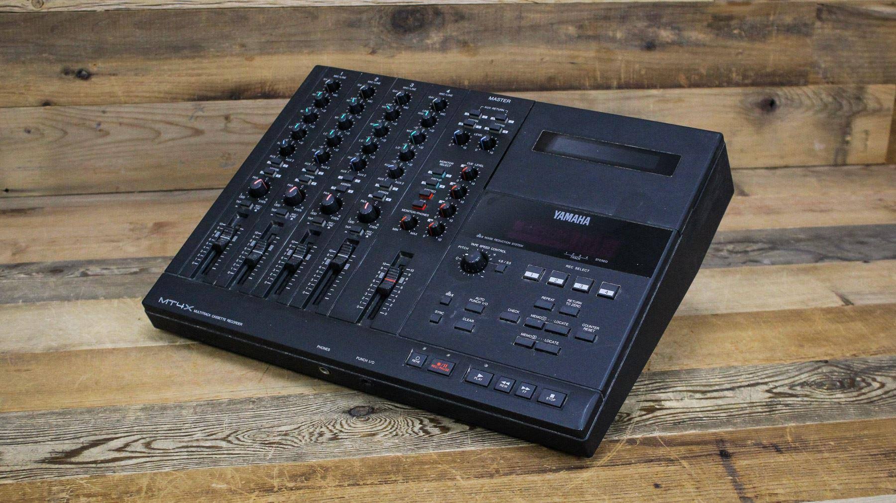 4-Track Cassette Tape Recorder O934456