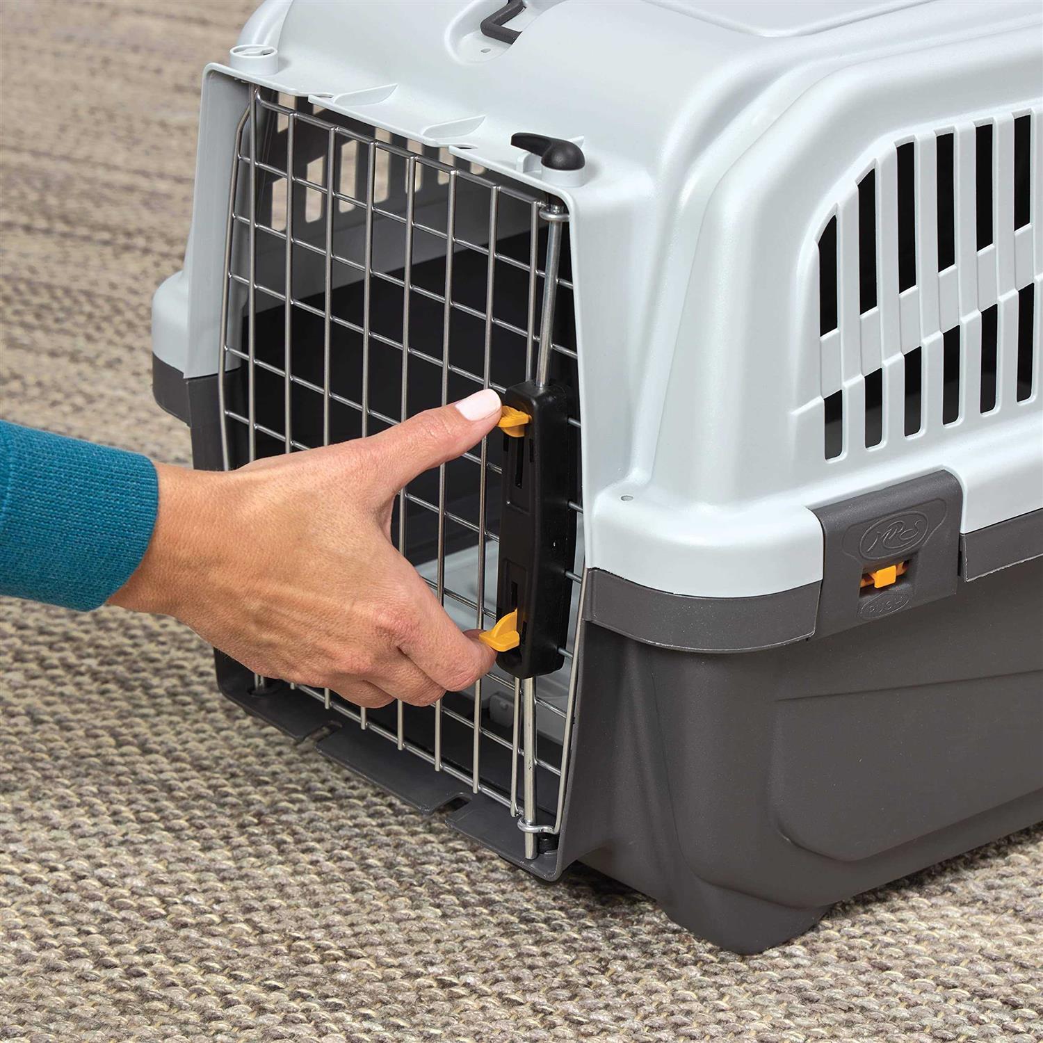 Plastic Cat Carrier with Integrated Litter Pan F829