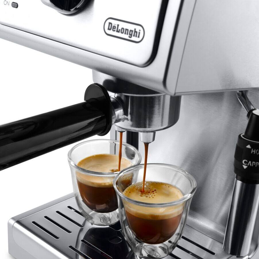15-Bar Pump Espresso & Cappuccino Machine O10983
